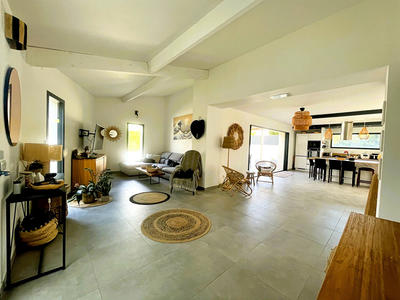 Maison - 196 m² - 7 pièces