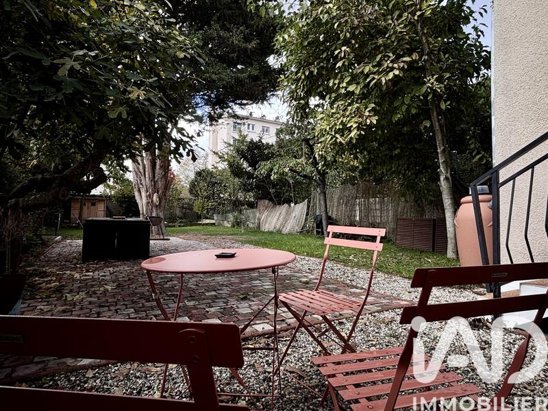 Maison - 202 m² - 8 pièces