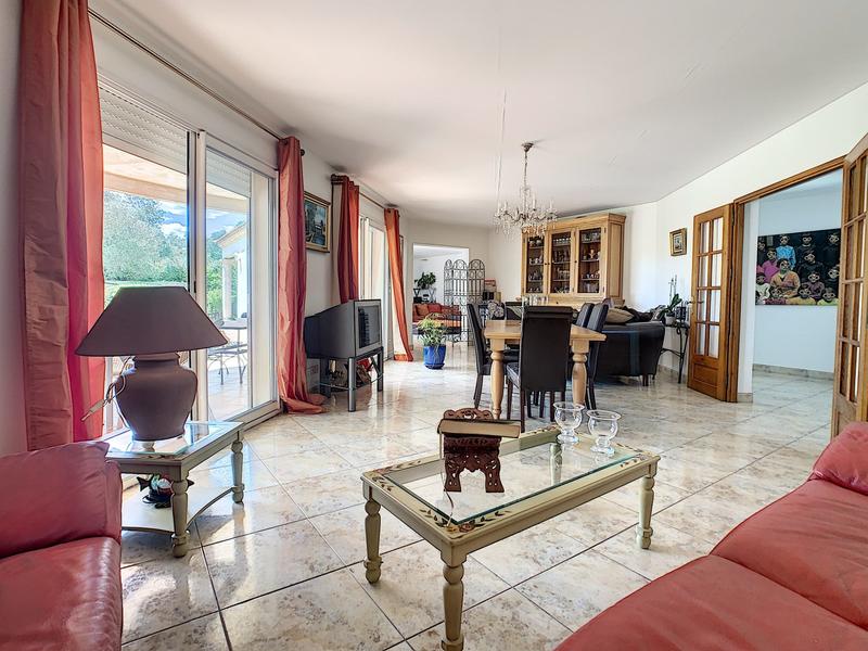 Villa - 184 m² - 6 pièces