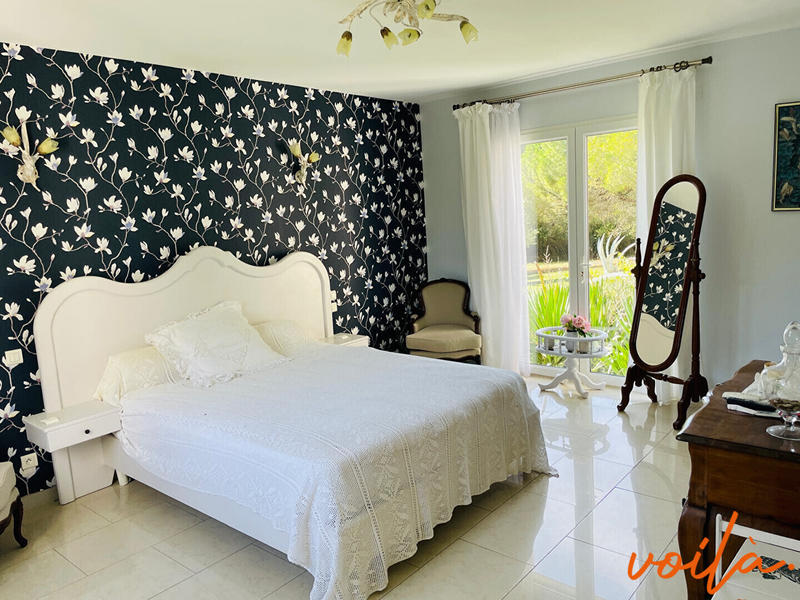 Maison - 310 m² - 9 pièces