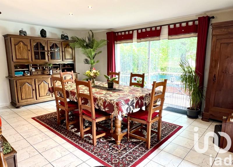 Maison - 202 m² - 7 pièces