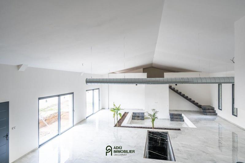 Maison - 254 m² - 5 pièces