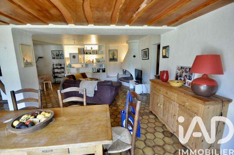 Maison - 370 m² - 11 pièces