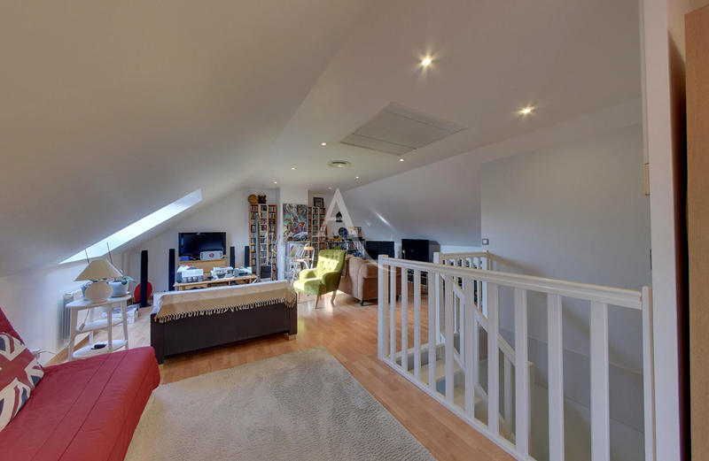 Maison - 215 m² - 8 pièces