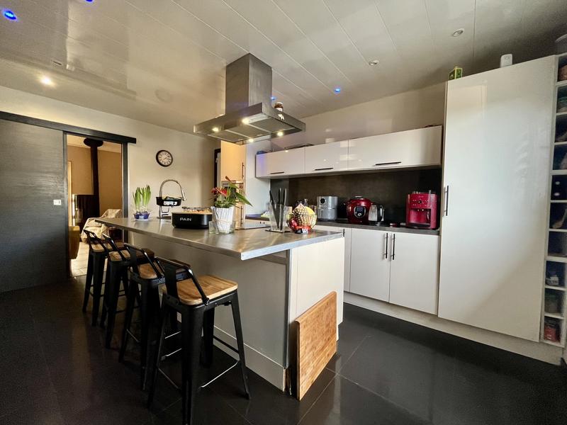 Maison traditionnelle - 170 m² - 6 pièces