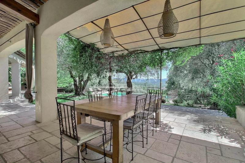 Villa - 225 m² - 6 pièces