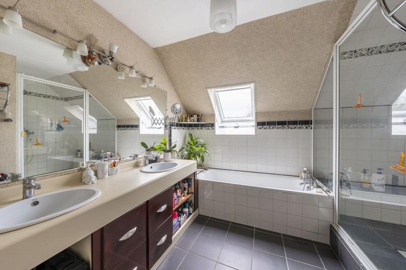 Maison - 175 m² - 8 pièces