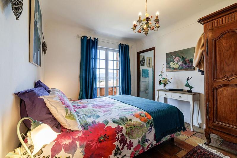 Propriété - 300 m² - 7 pièces