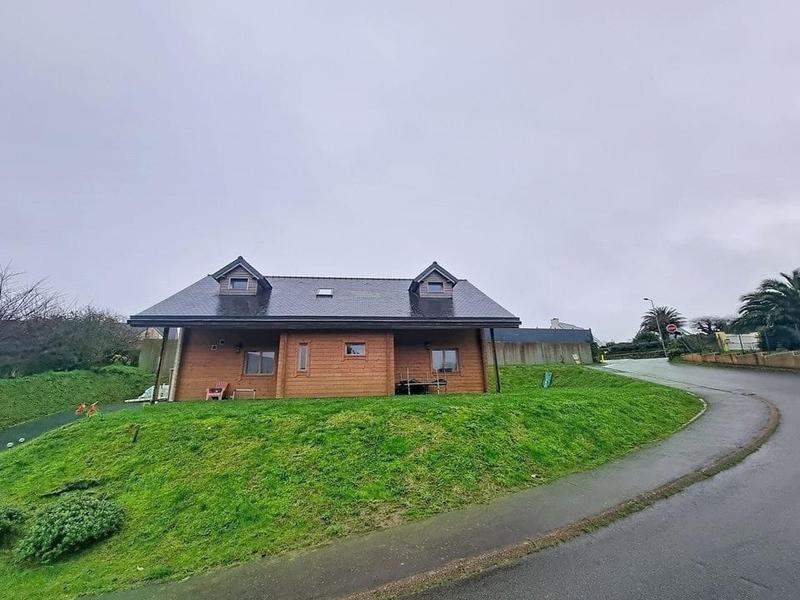 Maison - 147 m² - 6 pièces