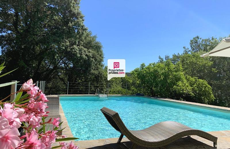 Maison - 220 m² - 8 pièces