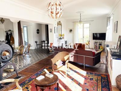 Maison - 274 m² - 8 pièces