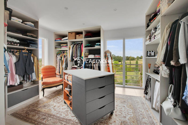 Villa - 300 m² - 9 pièces