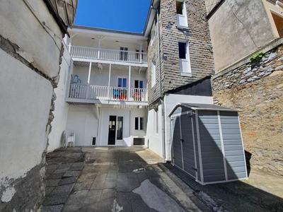 Immeuble - 211 m² - 9 pièces