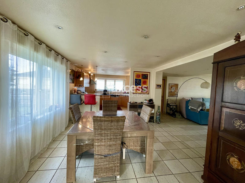 Maison traditionnelle - 180 m² - 7 pièces