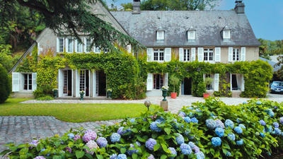 Propriété - 414 m² - 7 pièces