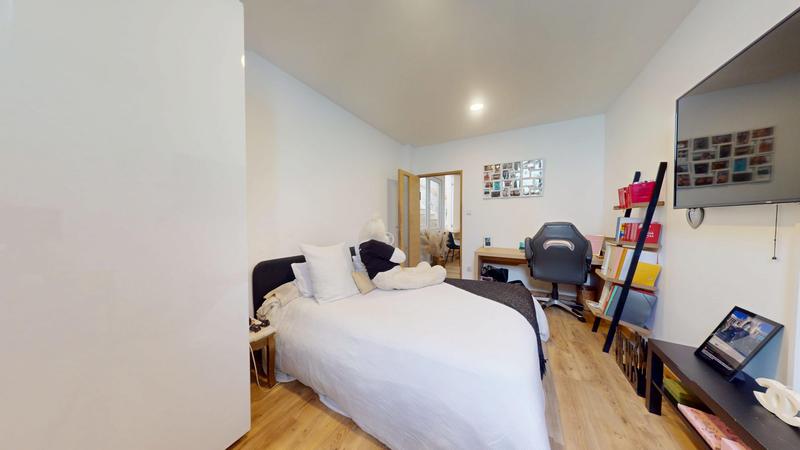 Maison contemporaine - 291 m² - 9 pièces