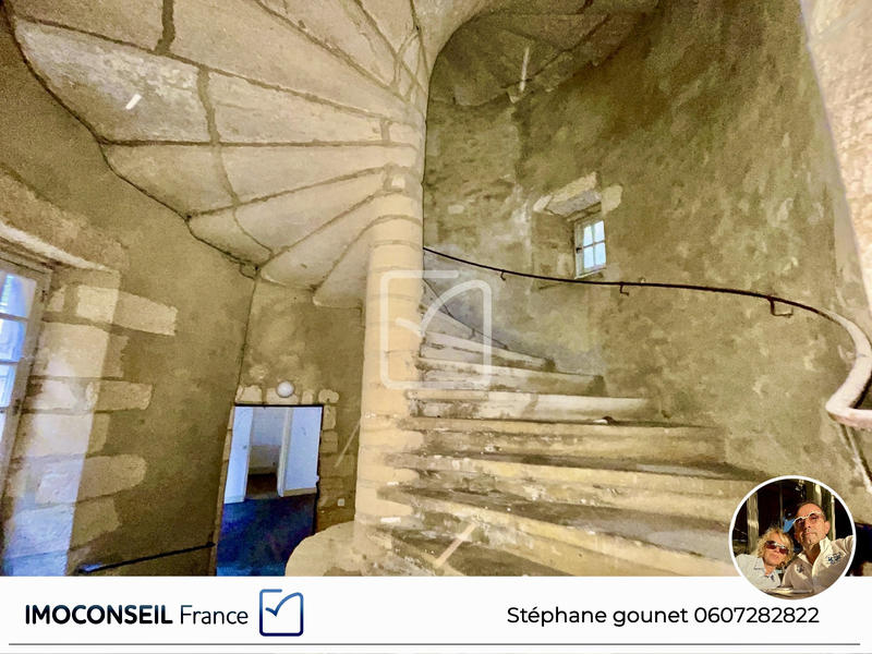 Maison - 495 m² - 23 pièces