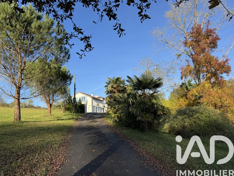 Maison - 237 m² - 9 pièces