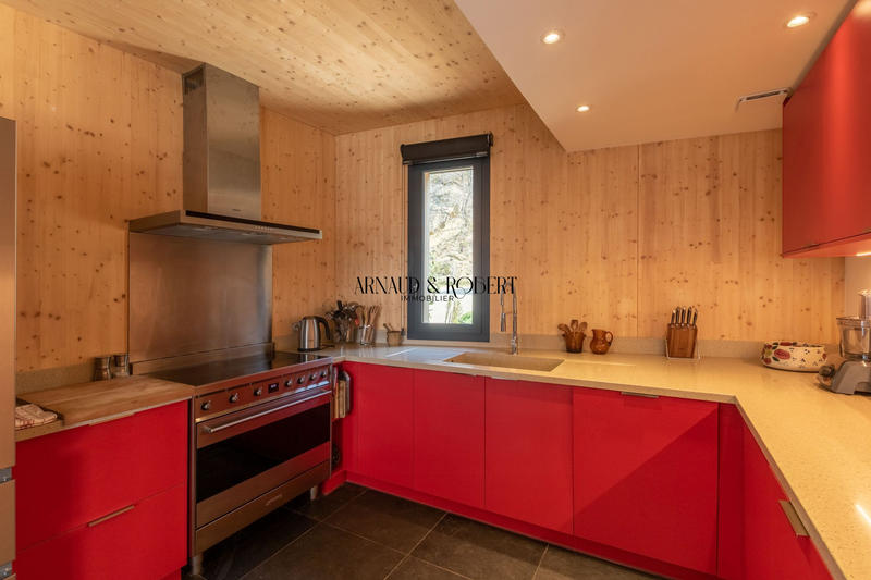 Maison - 600 m² - 25 pièces