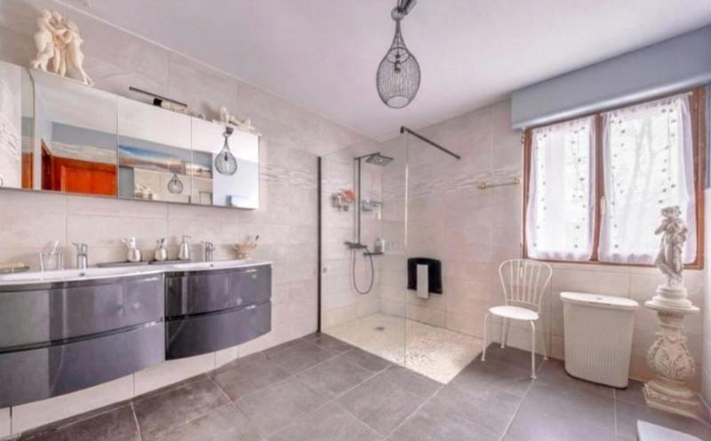 Villa - 250 m² - 7 pièces