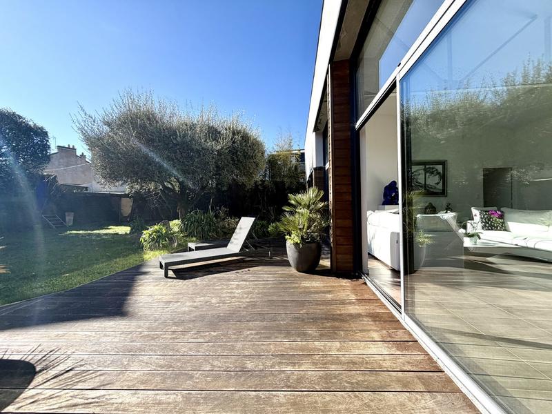 Villa - 203 m² - 9 pièces