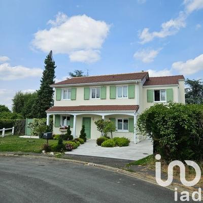 Maison - 185 m² - 8 pièces