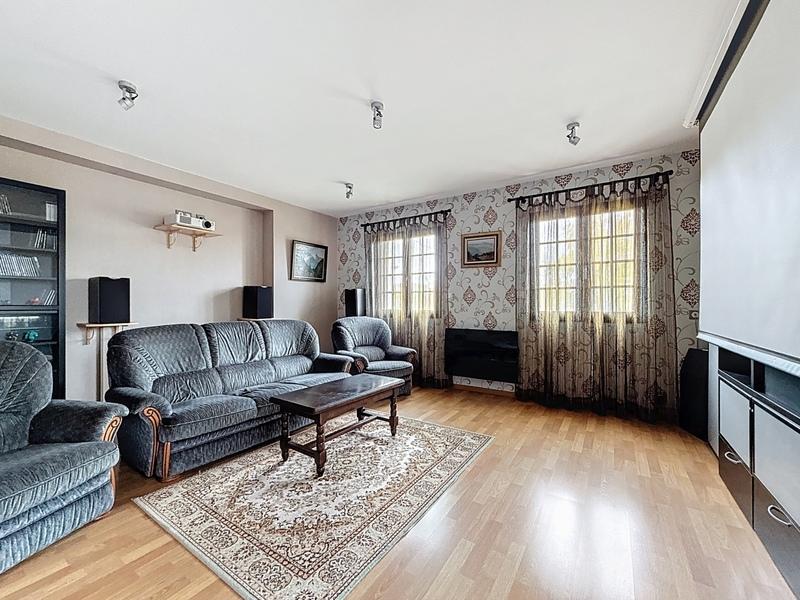 Maison - 212 m² - 8 pièces