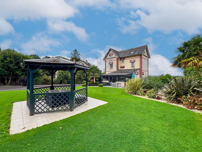 Maison - 215 m² - 8 pièces