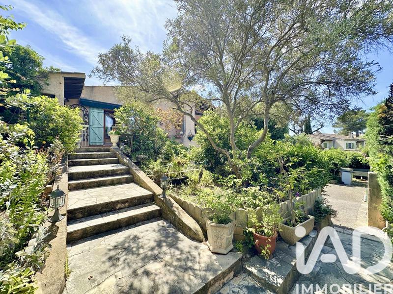 Maison - 230 m² - 9 pièces