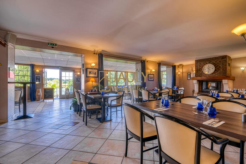 Local commercial - 487 m² - 15 pièces