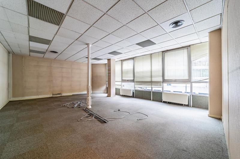 Bureau - 1 636 m²