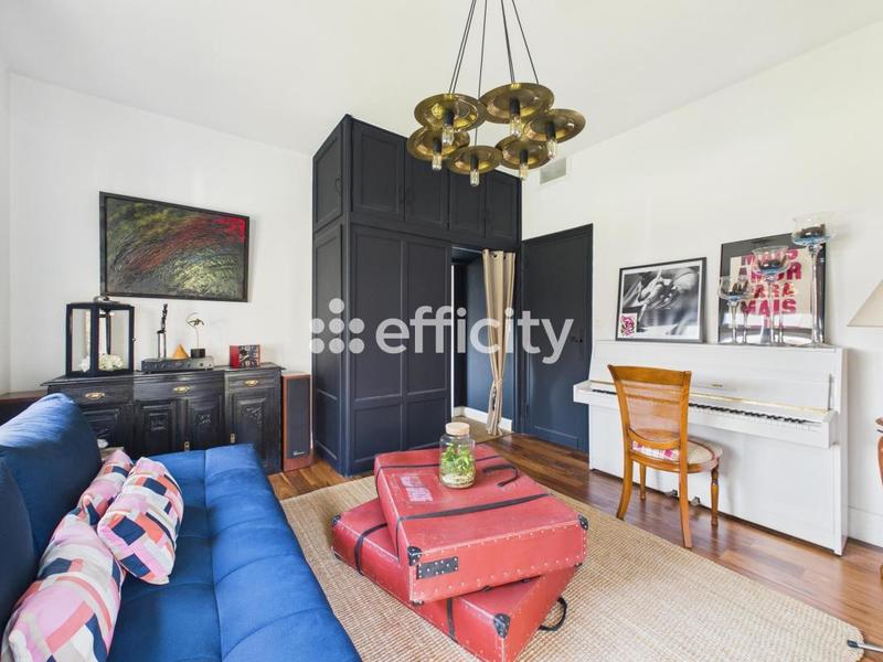 Demeure - 390 m² - 9 pièces