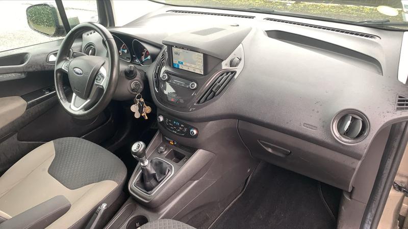 Ford Tourneo Courier 1.5 TDCi 100 Titanium