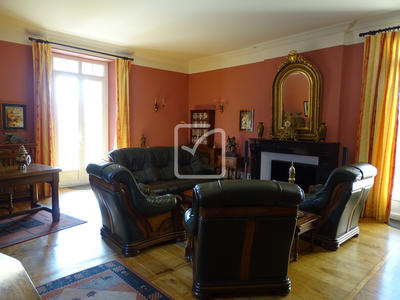 Maison - 233 m² - 8 pièces