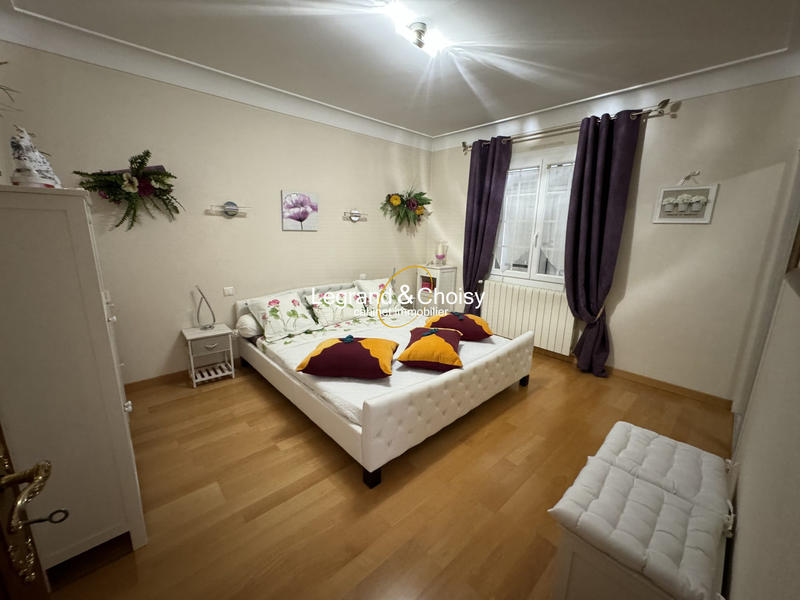 Maison - 340 m² - 8 pièces