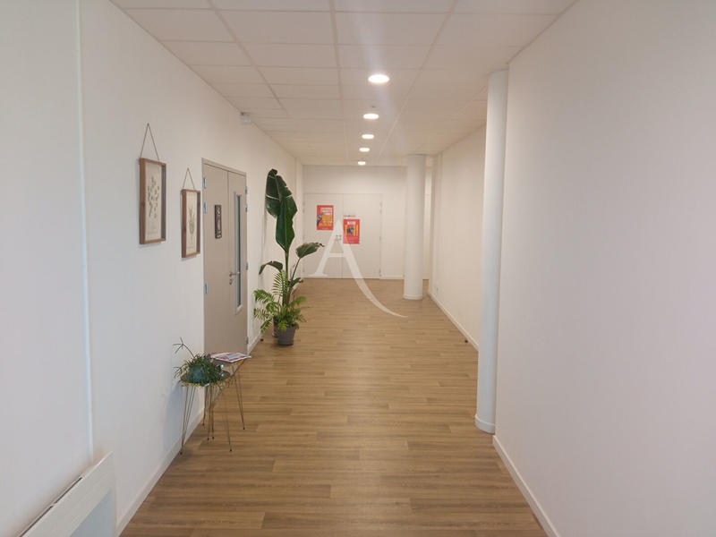 Local commercial - 191 m² - 7 pièces