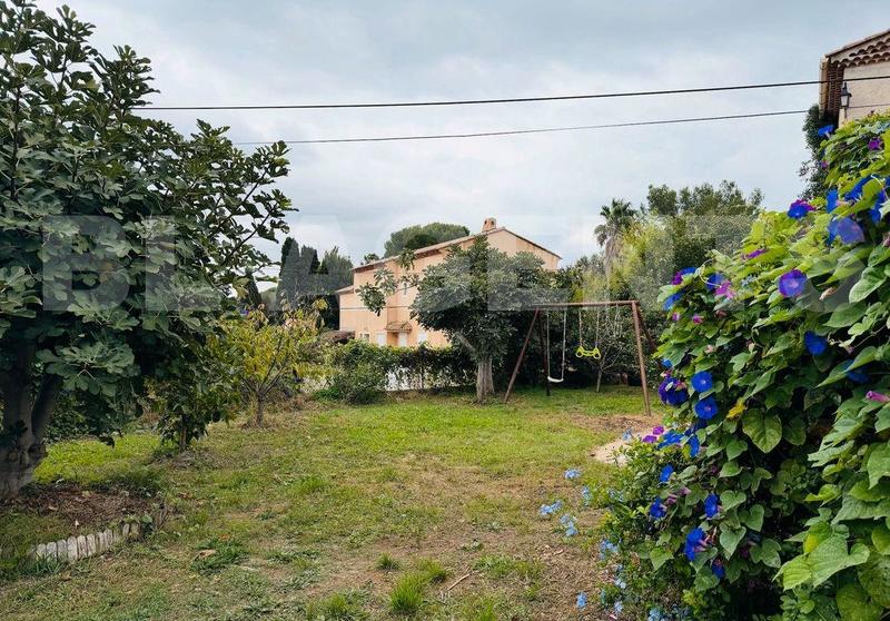 Maison traditionnelle - 235 m² - 8 pièces