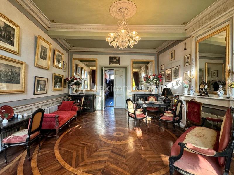 Demeure - 360 m² - 13 pièces