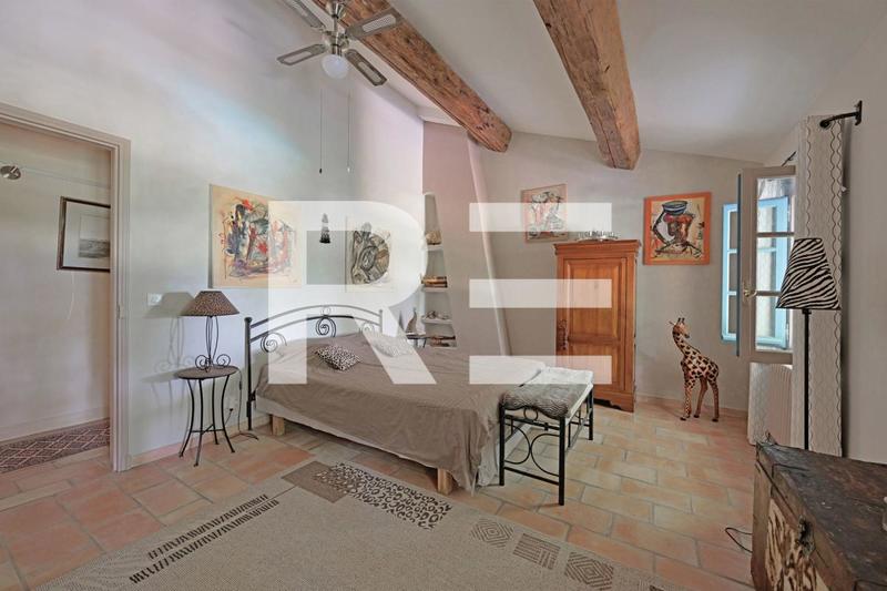 Mas - 550 m² - 16 pièces