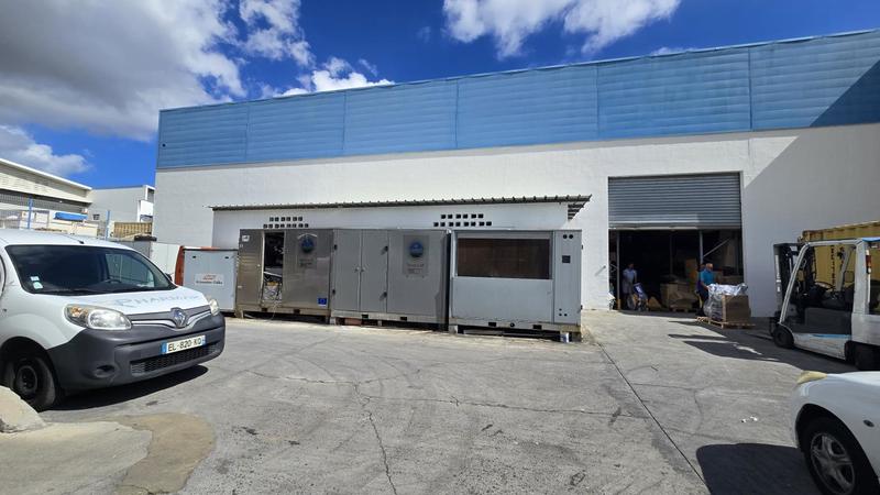 Entrepôt - 1 200 m²