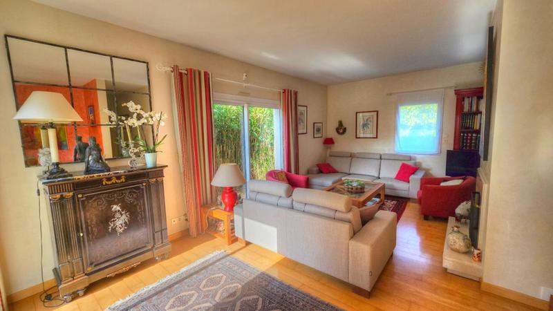 Maison - 216 m² - 8 pièces