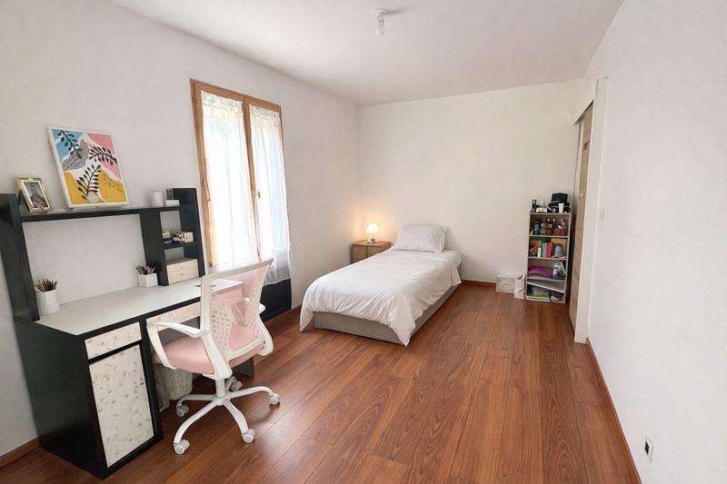 Maison - 230 m² - 7 pièces