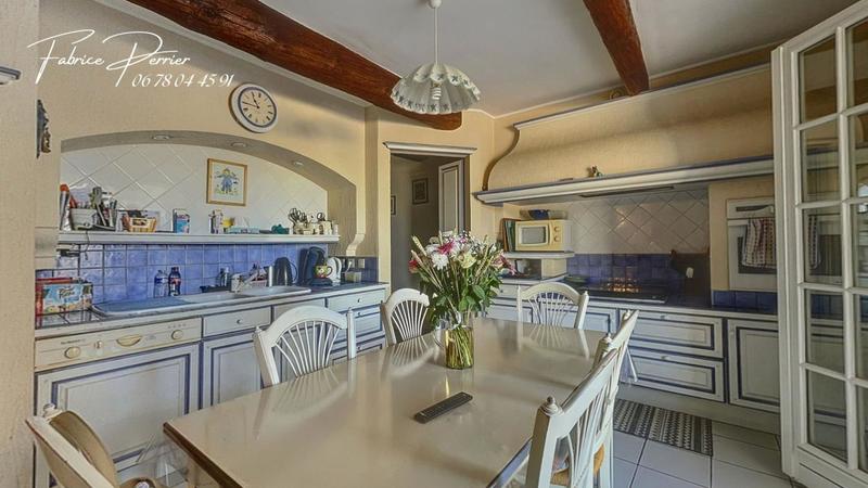 Maison - 259 m² - 9 pièces