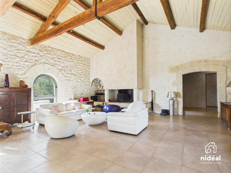 Mas - 350 m² - 13 pièces