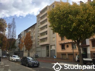 Chambre - 13 m² - 1 pièce