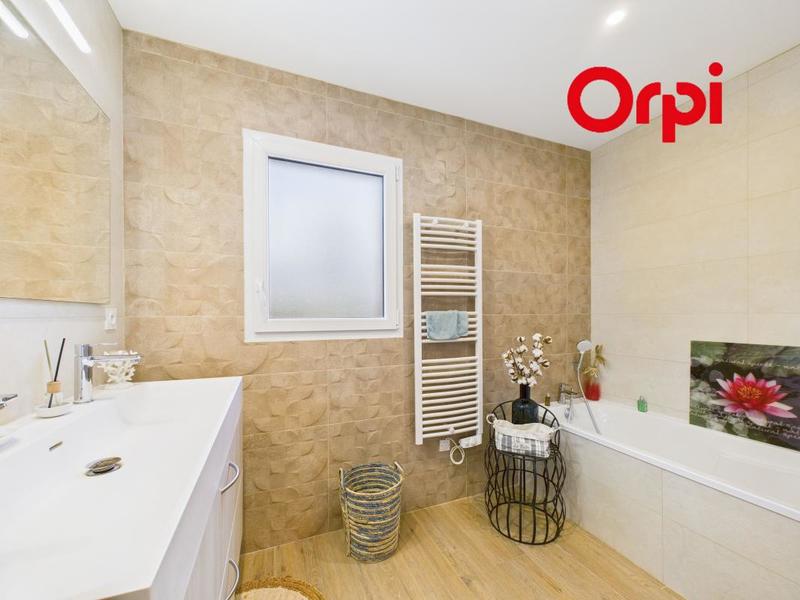 Maison - 105 m² - 4 pièces