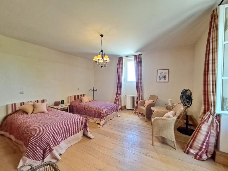 Maison - 427 m² - 12 pièces