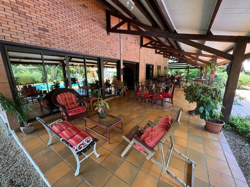 Maison - 233 m² - 6 pièces