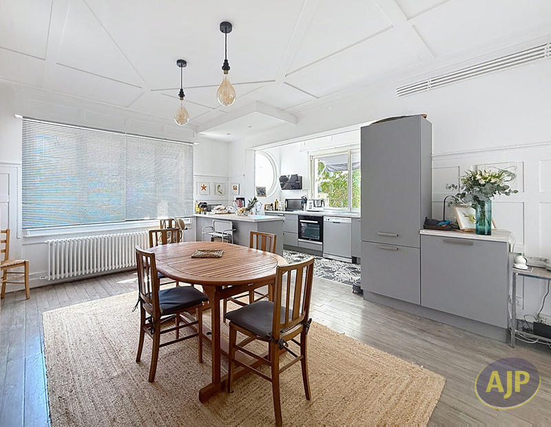 Maison - 149 m² - 7 pièces