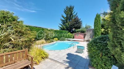 Maison - 235 m² - 8 pièces